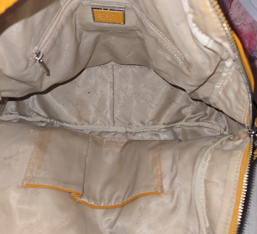 Cromia Stylish Leather Handbag 16"W X 12"H X 5" D - Picture 8 of 8